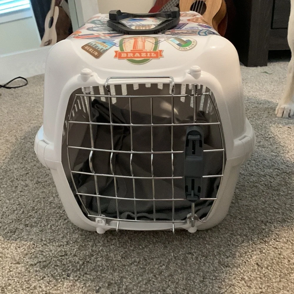 Brand new stylish cat carrier (blanket inside included)